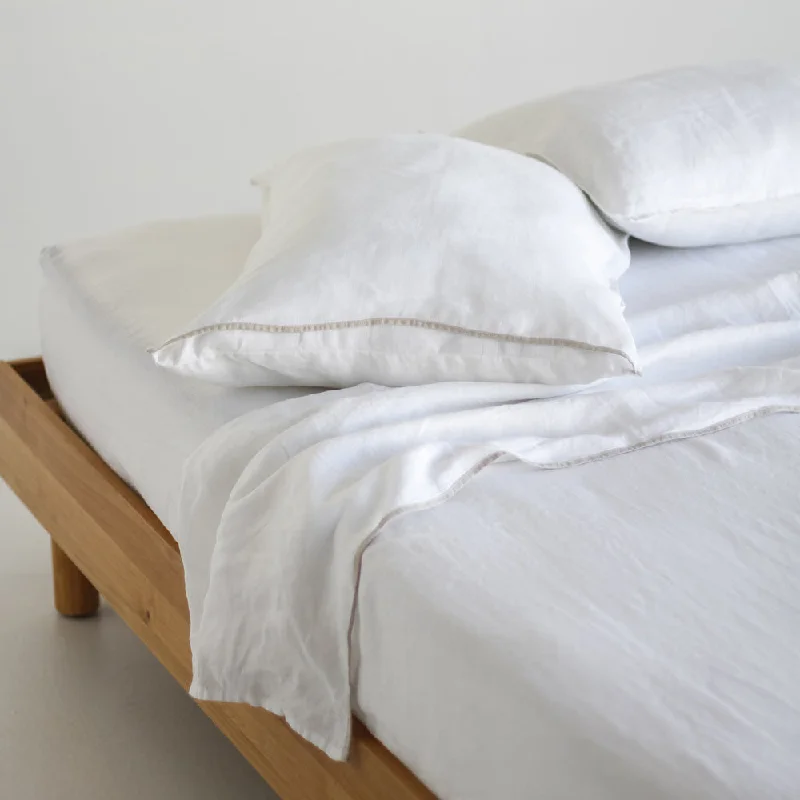 Linen - Cotton Blend Sheets for a Natural and Versatile OptionEuropean Linen Scallop Edge Flat Sheet - White/Oatmeal