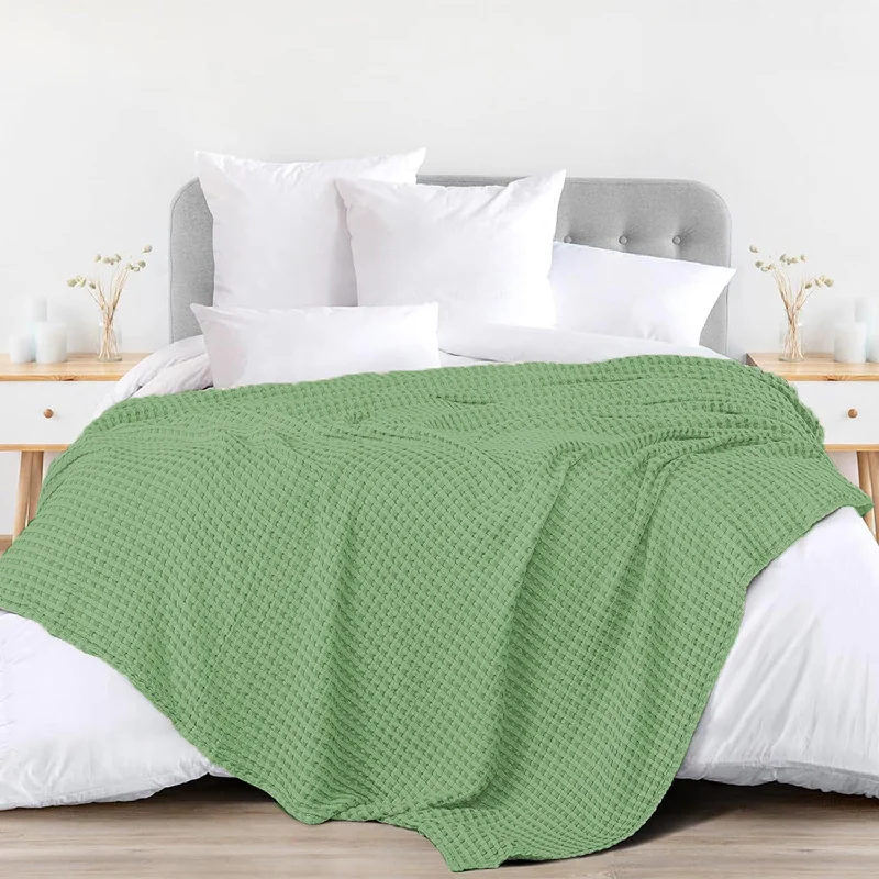 Silk blankets with a smooth and elegant touch100% Cotton Waffle Weave Blanket / Cotton Dohar for Bedroom - Sage Green