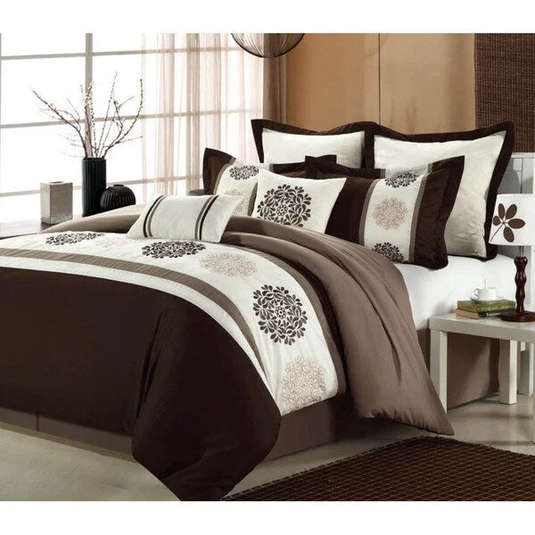 Duck down comforters with a softer feel and good warmth retentionBeijing 8-piece Comforter Set