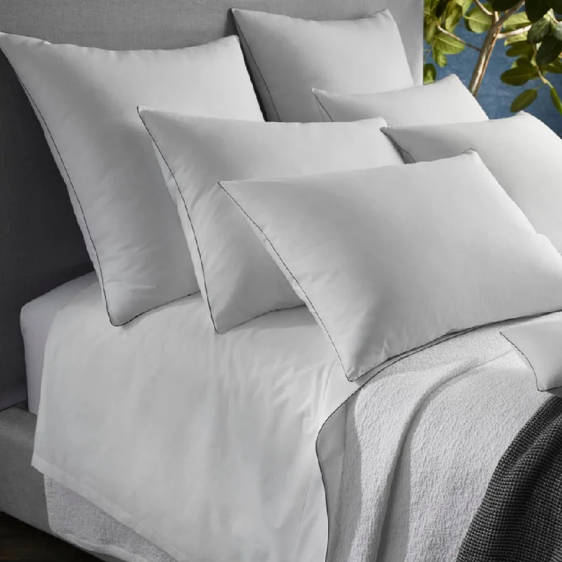 Button - closure duvet covers for a classic and secure fasteningBryant Collection