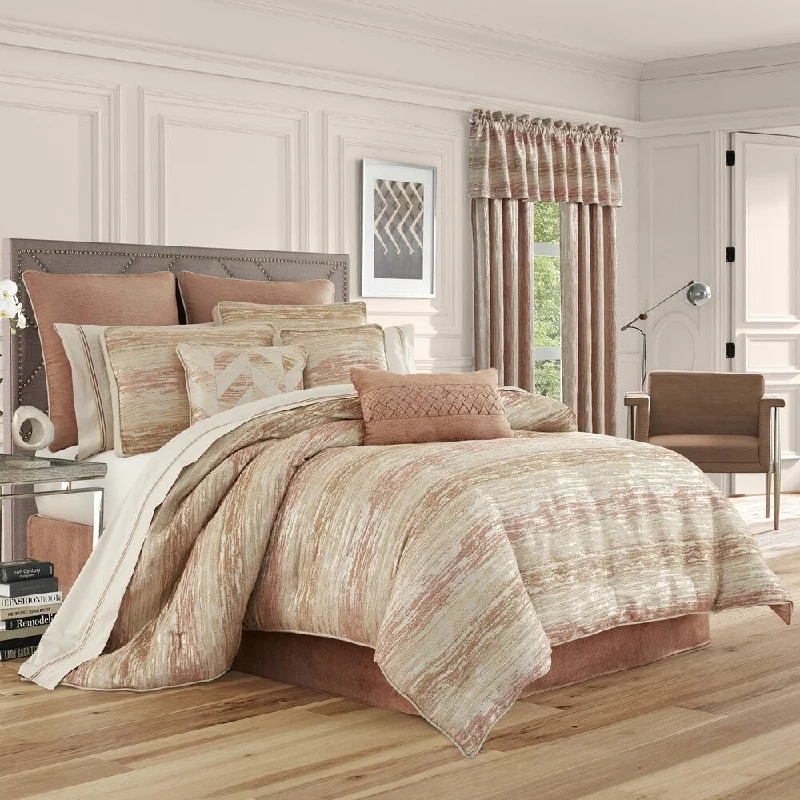 Down - filled comforters for supreme warmth and lightnessCopper Grove Munder Lodge Comforter Set