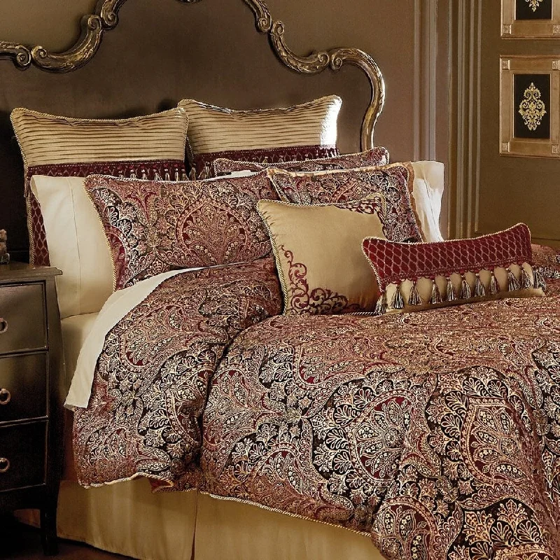 Down - filled comforters for supreme warmth and lightnessCroscill Roena Jacquard 4 Piece Comforter Set