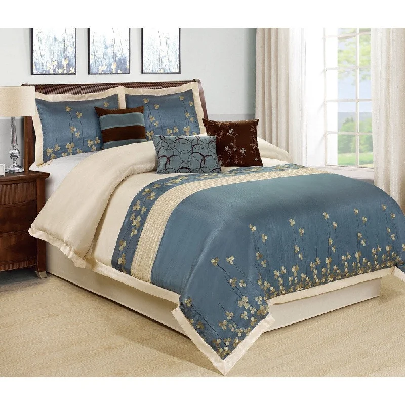 Latex - filled comforters with a bouncy texture and good supportFashion Street Vienna 7-piece Comforter Set