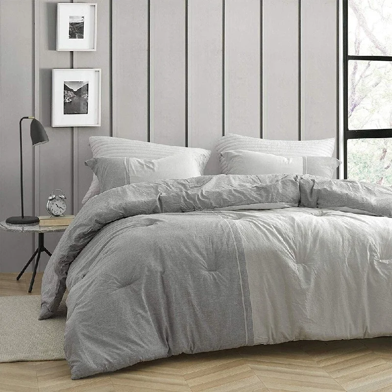 Duck down comforters with a softer feel and good warmth retentionHalf Moon - Dark Gray and Light Gray - Yarn Dyed Comforter