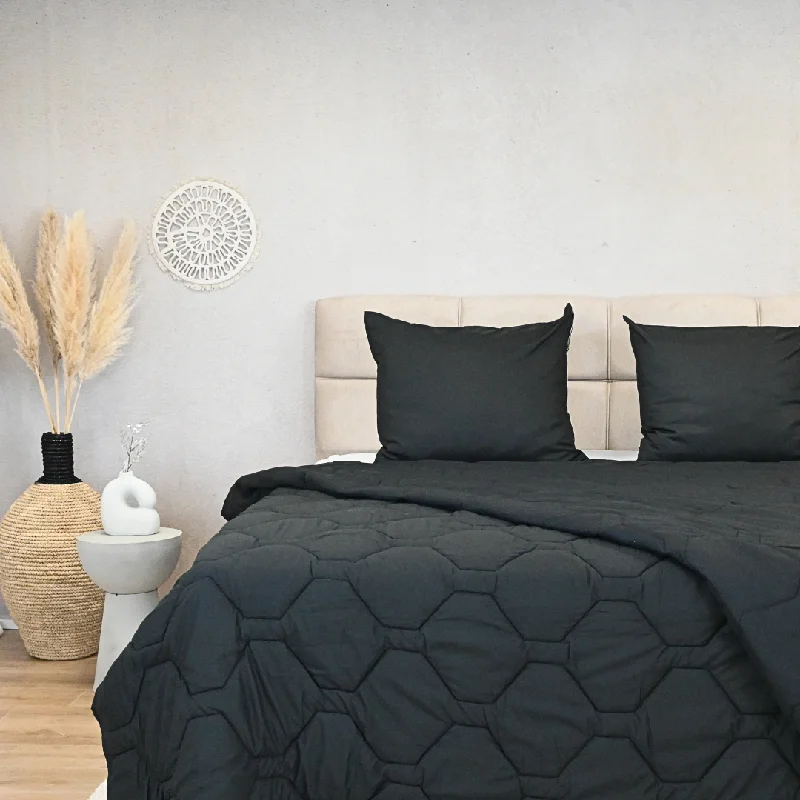 Abstract - designed duvet covers to add an artistic flair to the bedroomHappyDuvet Black - Adjustable 4 seasons coverless duvet