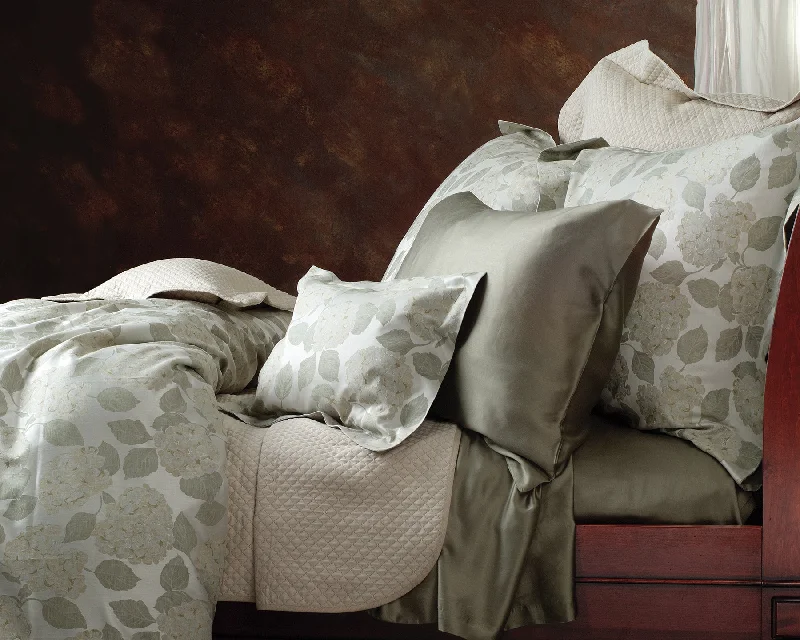 Oversized duvet covers that drape beautifully over the sides of the bed for a luxurious lookHydrangea | Duvet Cover