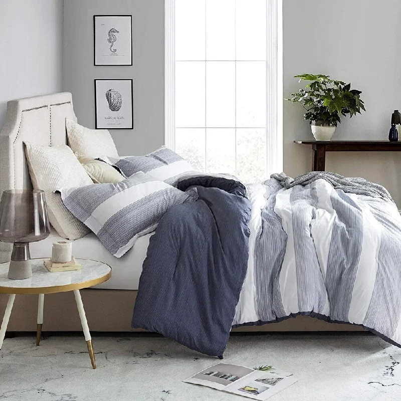 Latex - filled comforters with a bouncy texture and good supportKarst Stripes - Oversized Comforter - 100% Cotton Bedding