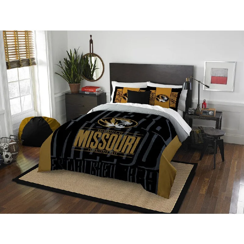 Cotton - filled comforters for a breathable and natural sleep experienceThe Northwest Company Missouri Modern Take Black and Gold Polyester Full/Queen 3-piece Comforter Set