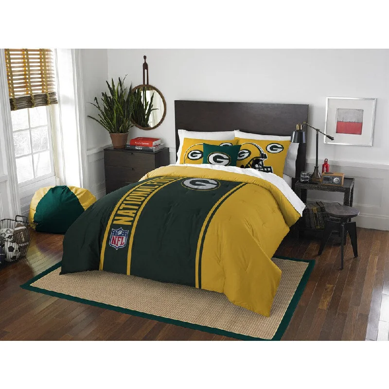 Goose down comforters known for their superior quality and insulationThe Northwest Company Official NFL Green Bay Packers Full Applique 3-piece Comforter Set