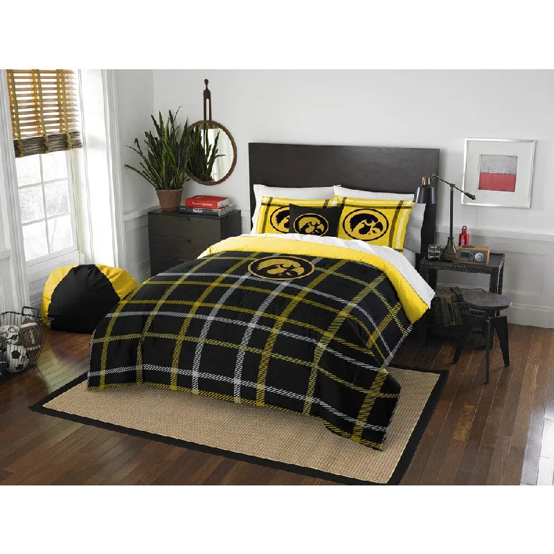 Latex - filled comforters with a bouncy texture and good supportThe Northwest Company University of Iowa Full 3-piece Comforter Set