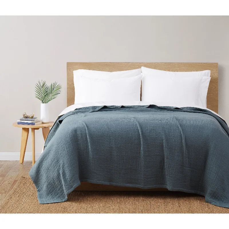 Bamboo fiber blankets with natural antibacterial propertiesTruly Soft Matelasse Organic Blanket